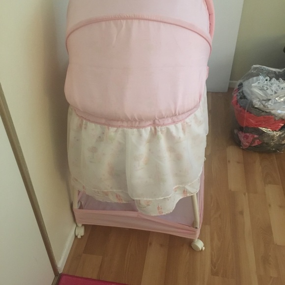 Bassinet - Picture 4 of 5